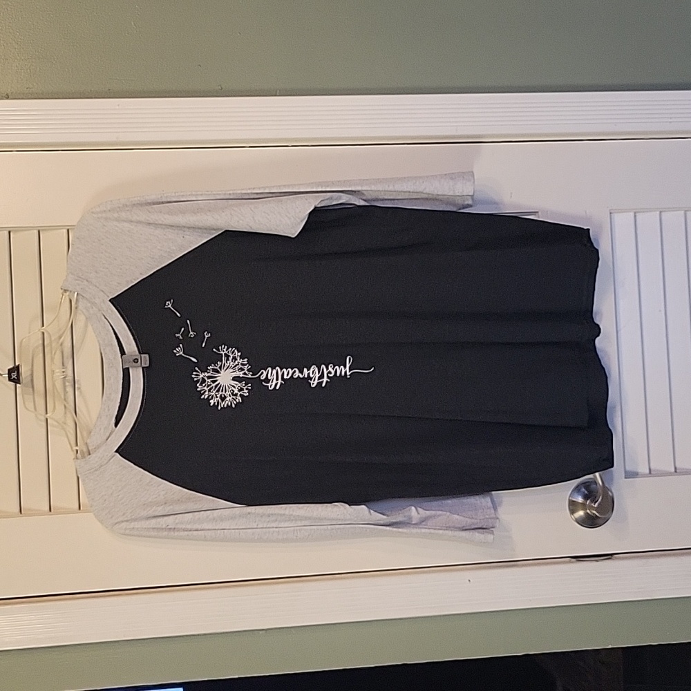 Like new jersey t-shirt. Only worn once. Very comfortable.